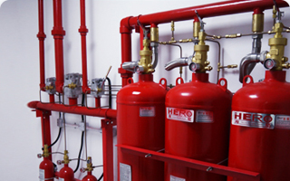 采用氣體滅火裝置、有管網(wǎng)滅火系統(tǒng)，高效安全